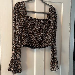 Boho long sleeve black flower print top. Size Large.
